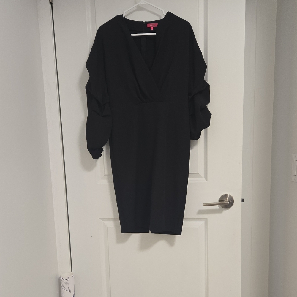 Éclà Black Dress with V-Neck